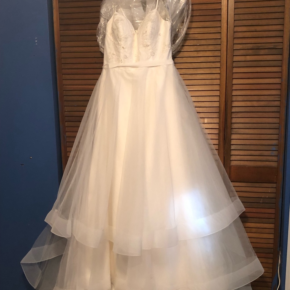 NWT David’s Bridal Tulle Ballgown - Picture 8 of 8